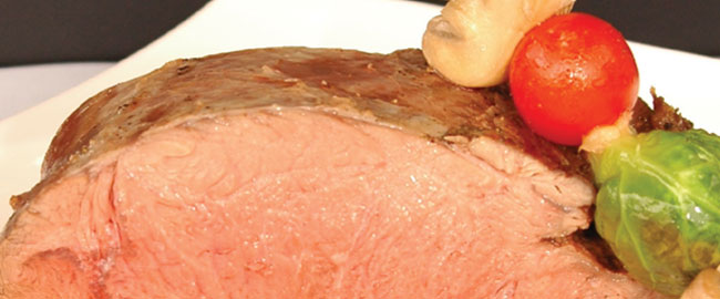AGUJA DE TERNERA GALLEGA BRASEADA CON BROCHETA DE VERDURAS
