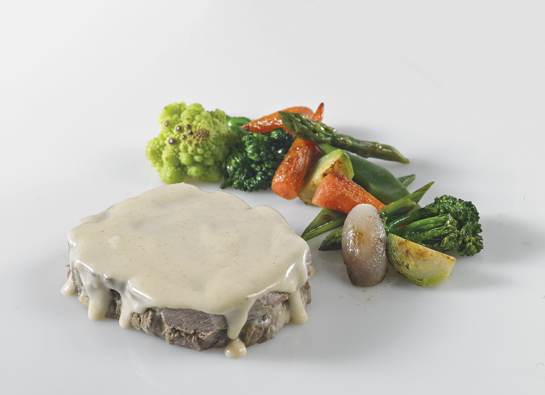 TERNERA GALLEGA EN BLANQUETA CON SALTEADO DE VEGETALES